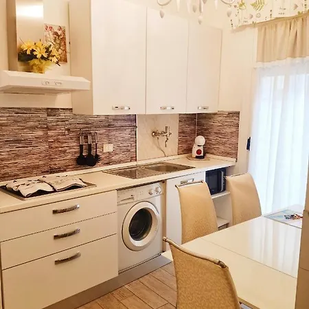 The 727 Apartment *