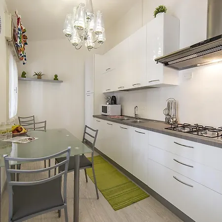 The 727 Apartment *